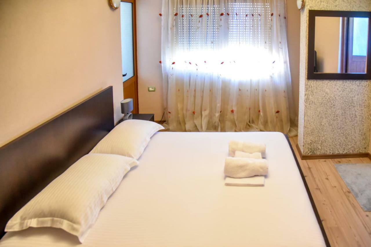 Hotel Sofra Gjirokastra Kültér fotó